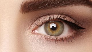 6 Things you need to know about applying make-up with contact lenses