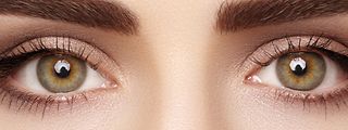 6 things you need to know about applying make-up with contact lenses